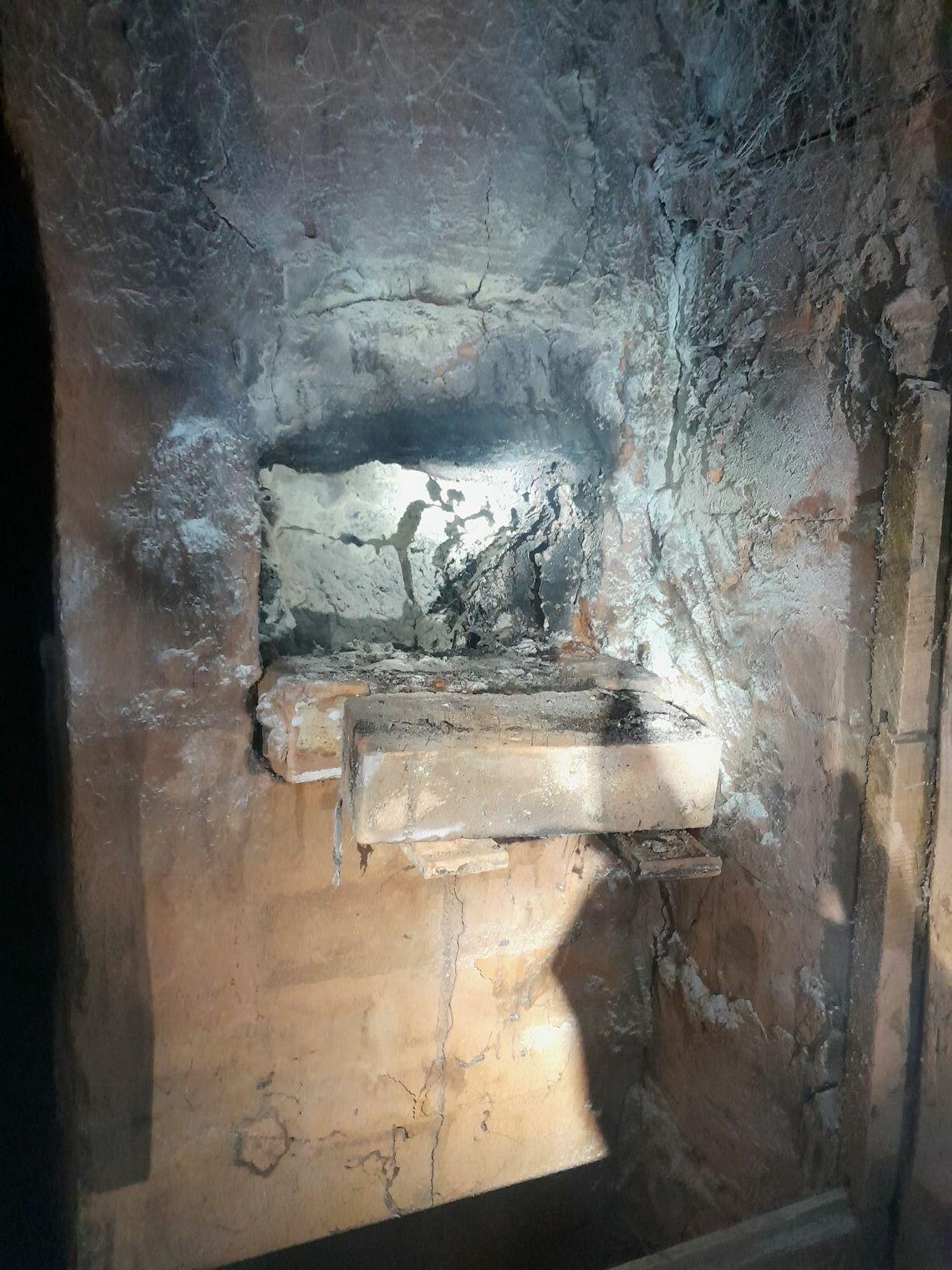Mustla elumajas süttis tulekahju katkise ja hooldamata korstna tõttu.