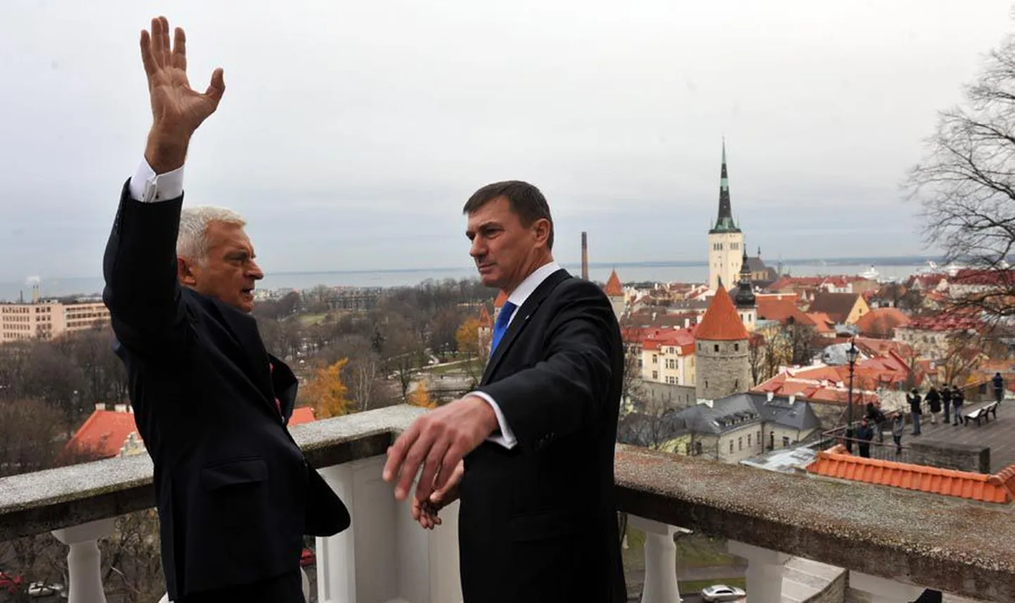 Euroopa Parlamendi president Jerzy Buzek ja Eesti peaminister Andrus Ansip vahetavad mõtteid.