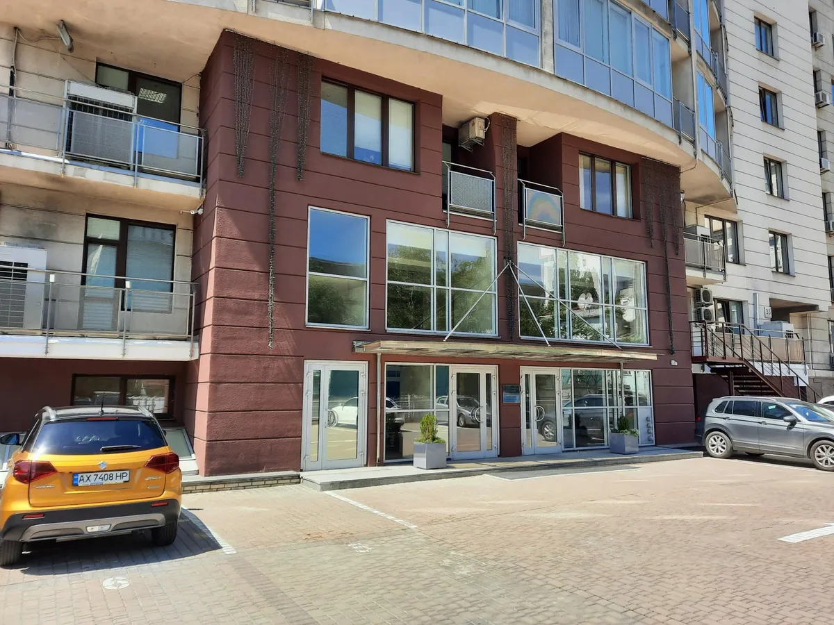 The entrance to the Razumkov Centre, a Kyiv-based think tank, is under reinforced security. At first glance, the building appears quite ordinary, but entering and exiting is closely monitored.