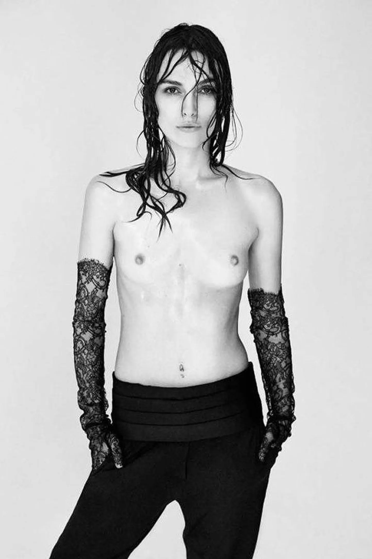 Topless Keira Knightley poseeris ajakirjale Interview Magazine