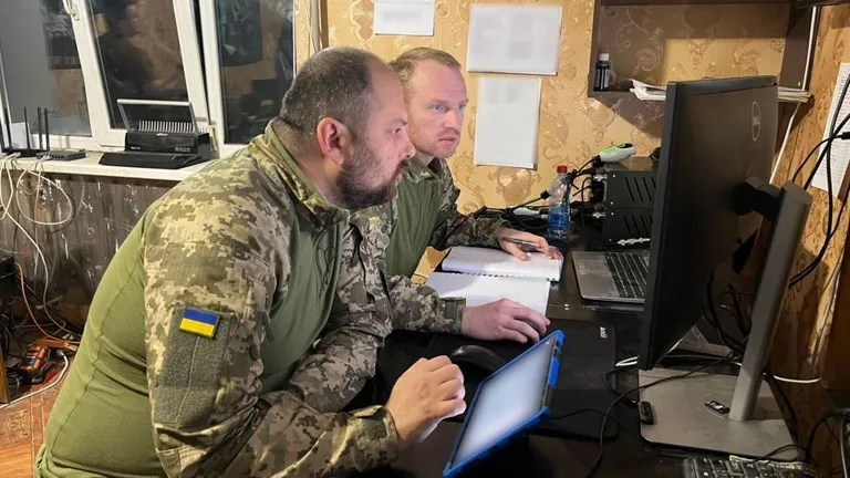 Юрий (справа) не верит, что Россия остановится, если Украина уступит территории.