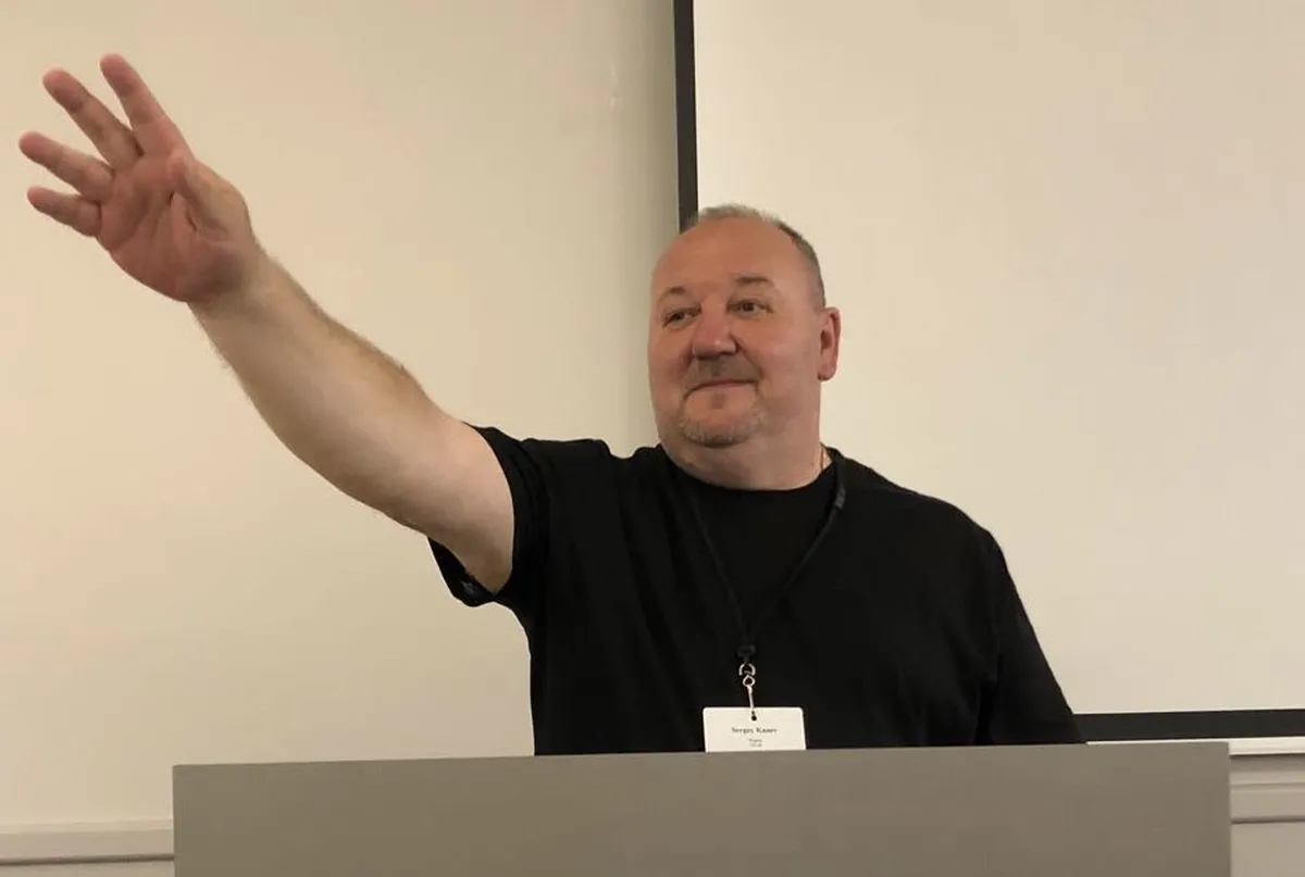 Сергей Канев на конференции журналистов-расследователей в Риге в 2018 году.