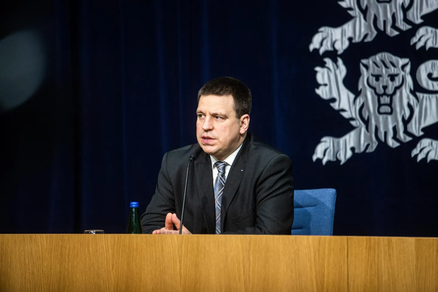 Eriolukorra juht Jüri Ratas allkirjastas korralduse, mille eesmärk on senisest rohkem kaitsta inimesi hooldekodudes COVID-19 viirusesse nakatumise eest.