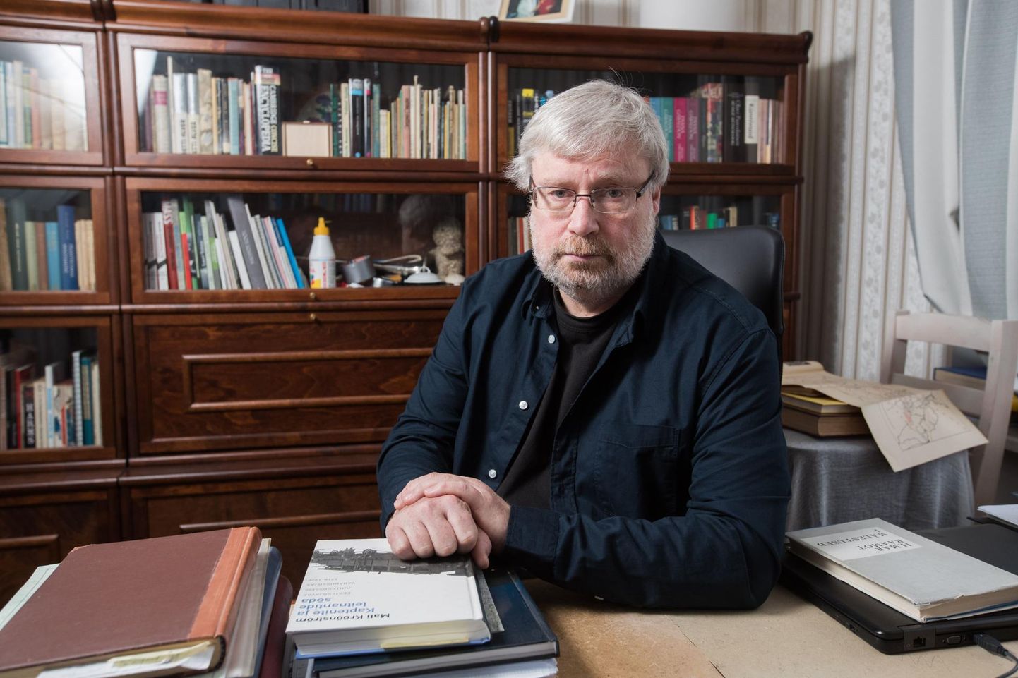 Fotol Lauri Vahtre, Eesti poliitik, ajaloolane, kirjanik, stsenarist ja tõlkija.