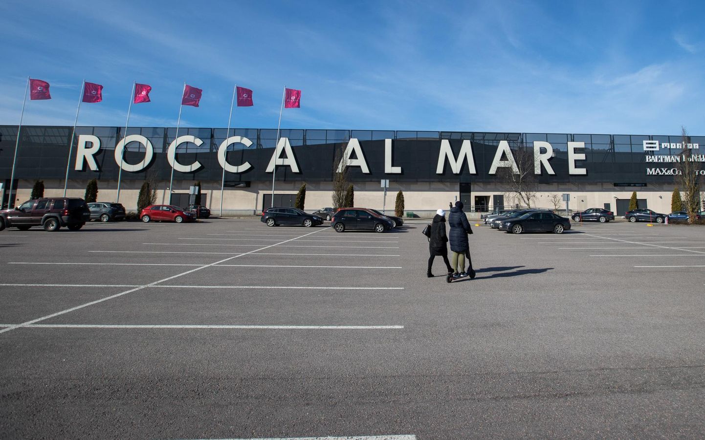 Rocca al Mare ja teiste kaubanduskeskuste parklad ootavad, et need täituksid maksujõuliste kundedega.