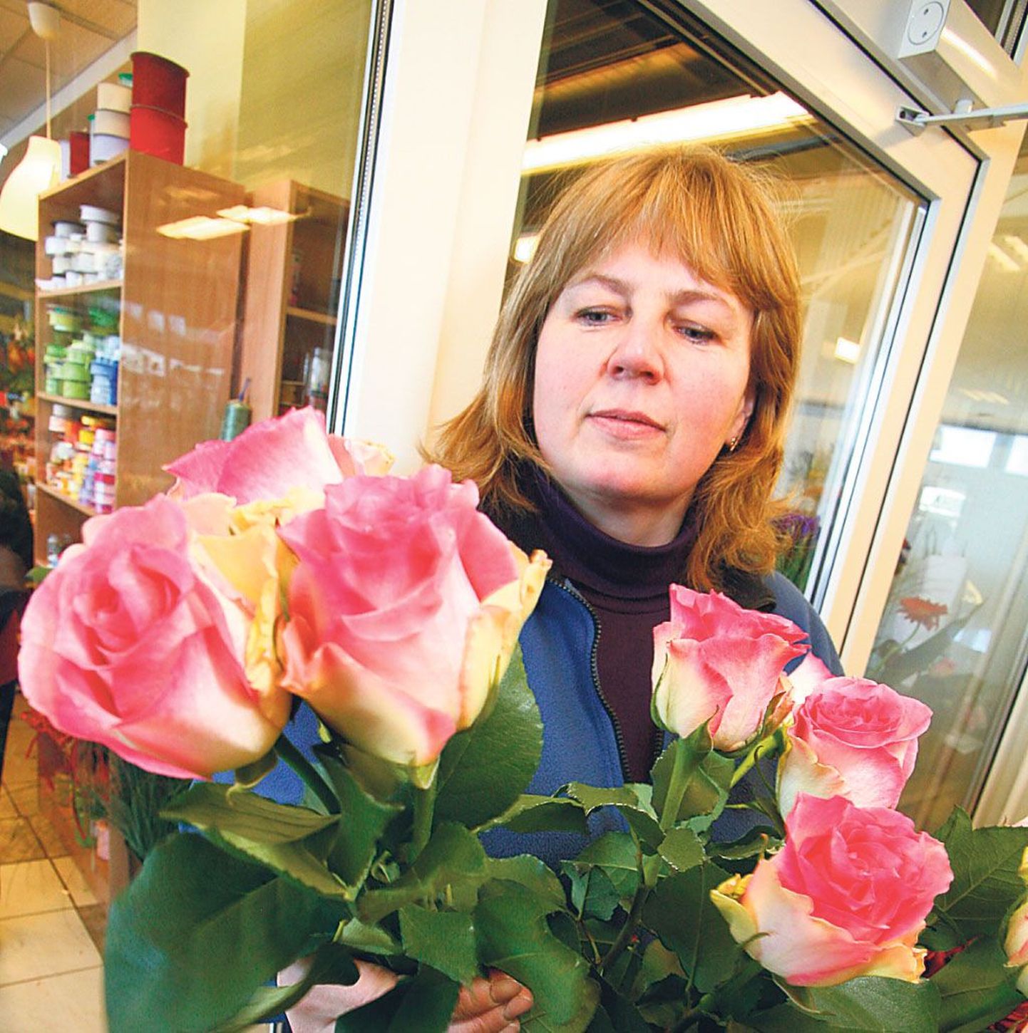Viola lillepoe florist Maire Kruusmann tõdes, et vahepeal unustuse hõlma vajunud naistepäev on taas aus ja paljud ettevõtted on tänaseks suure koguse lilli tellinud.