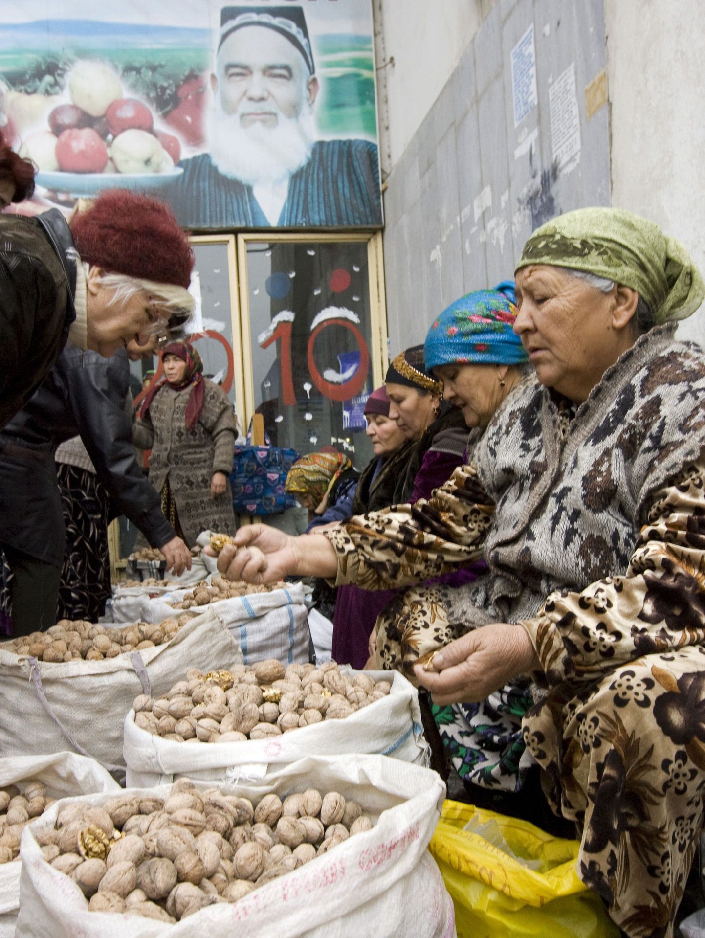 Kauplejad Taškendi turul.