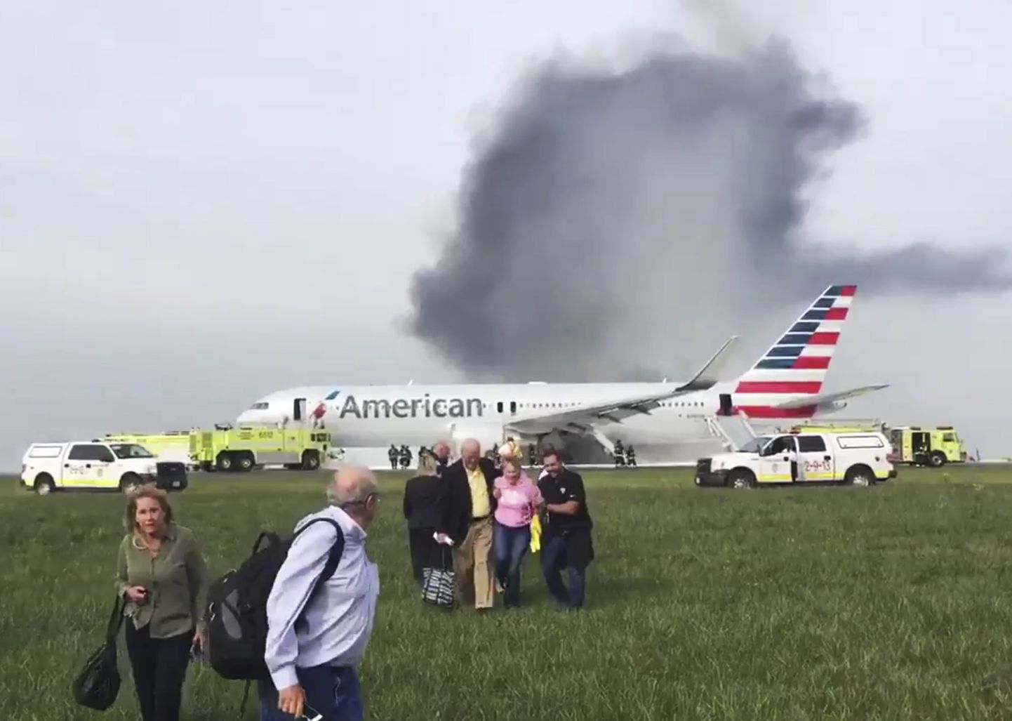 American Airlinesi lennuk süttis 2016. aastal õhkutõusul põlema
