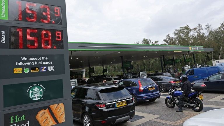 Многие заправки повысили цены на бензин