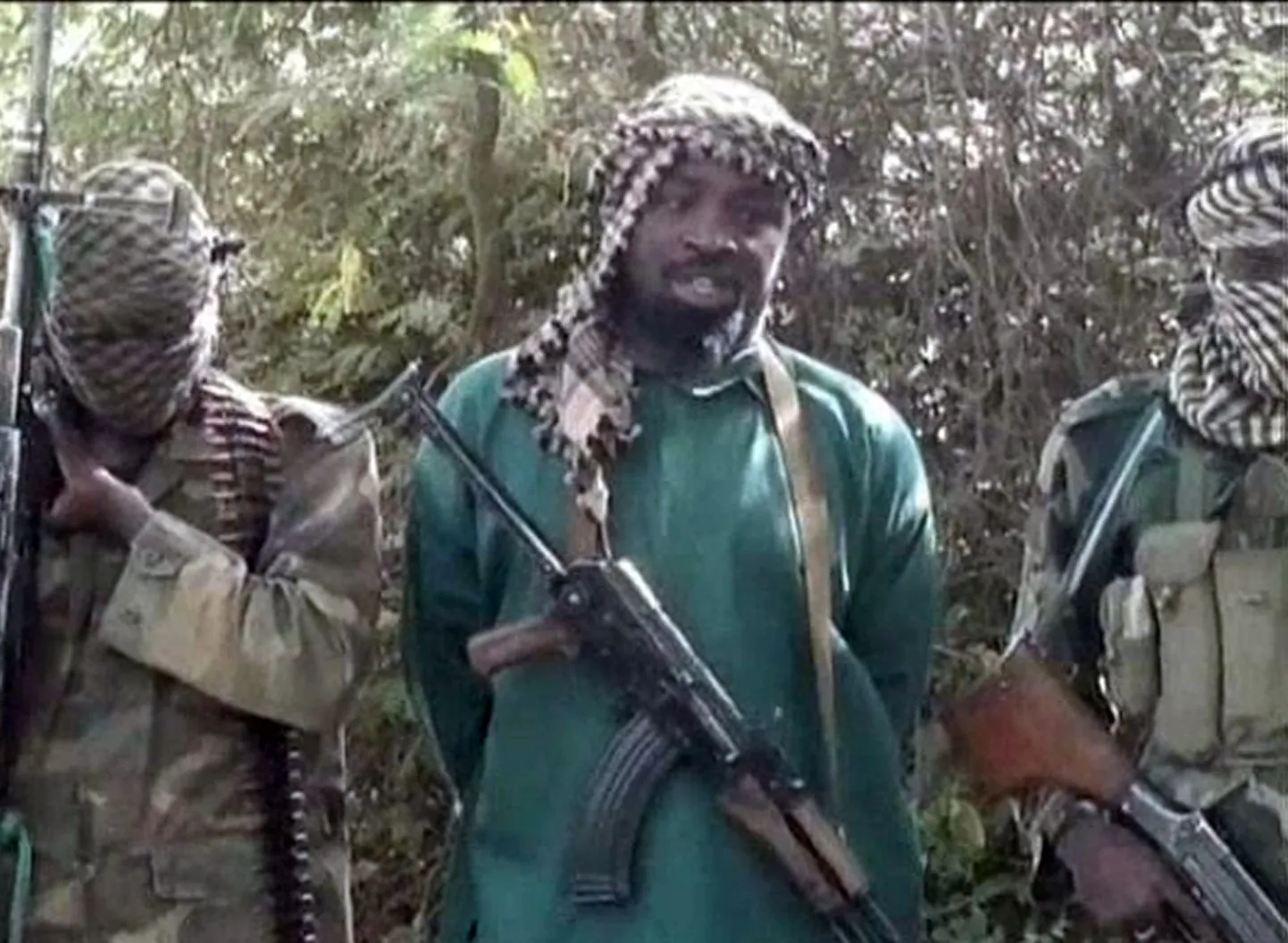 Abubakar Shekau (keskel)