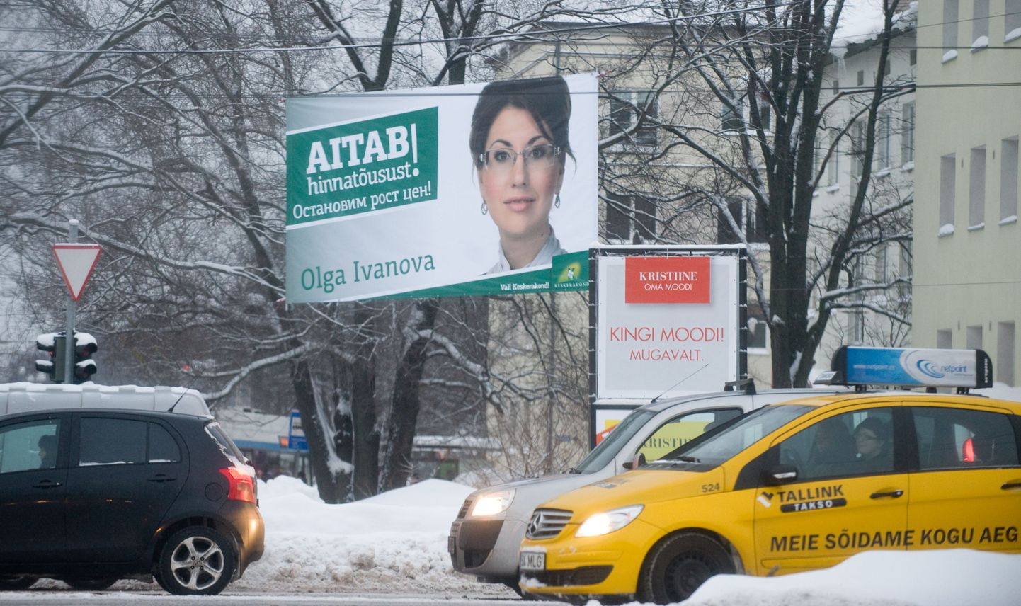 Keskerakonna kandidaadi Olga Ivanova valimisreklaam taksopargi ristmikul.