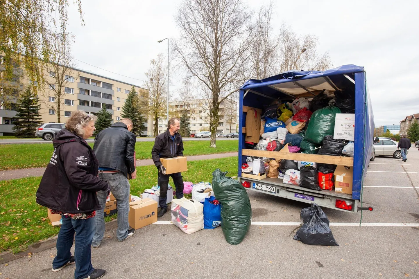 Mittetulundusühingu Uuskasutuskeskus kaubik on Viljandis Männimäe Selveri parklas peatunud varemgi. Teisipäeval, 19. oktoobril tuleb see sinna uuesti.