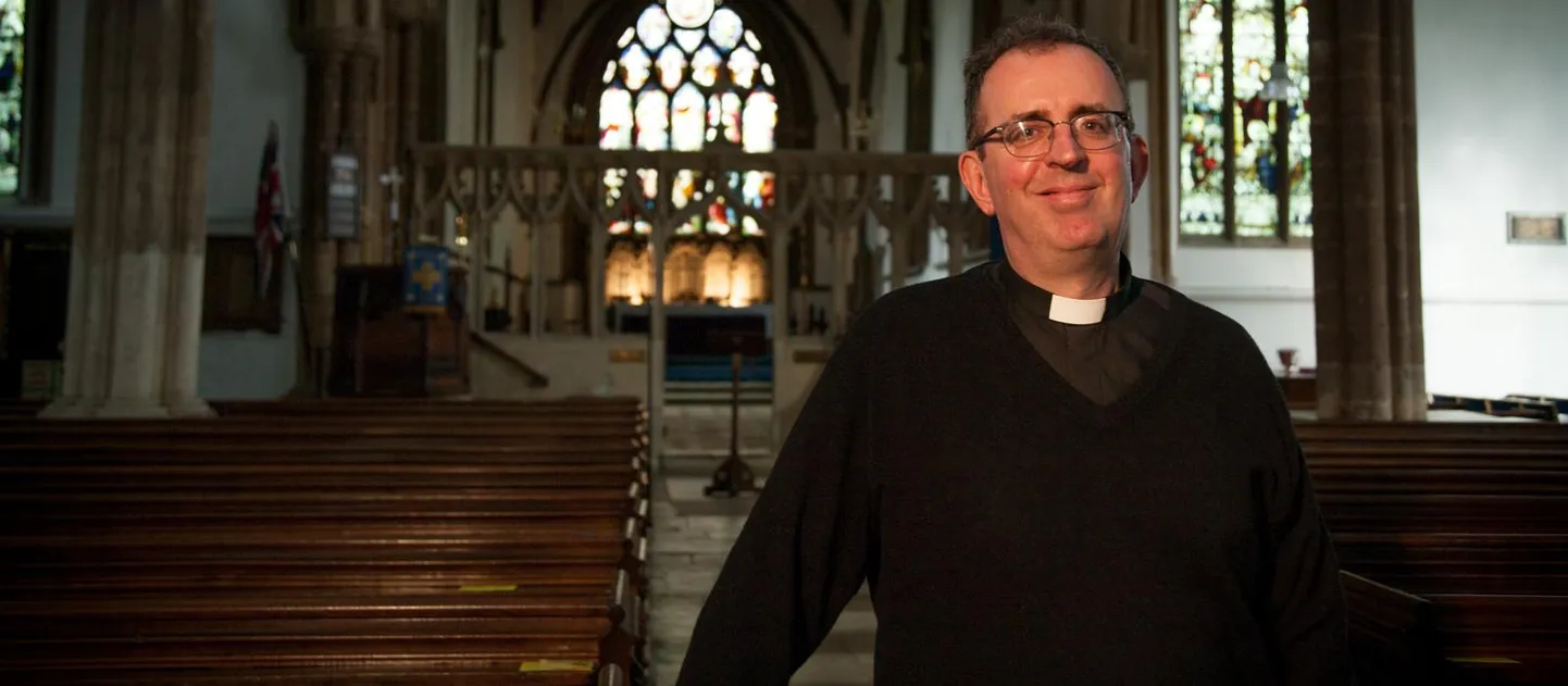 Richard Coles on preestrist krimikirjanik ning endine popstaar.