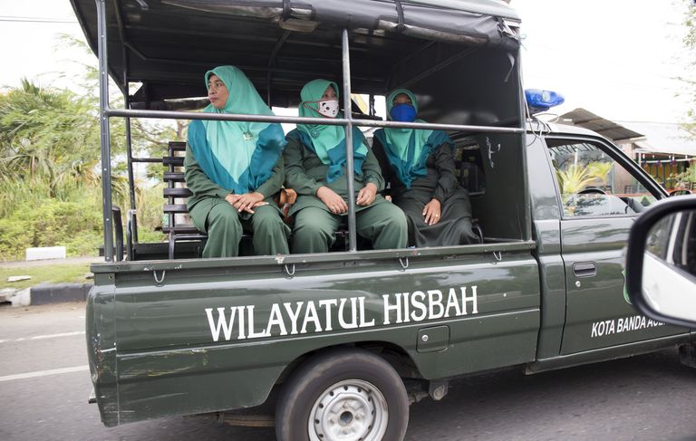 Banda Acehi šariaadipolitsei naispatrull.