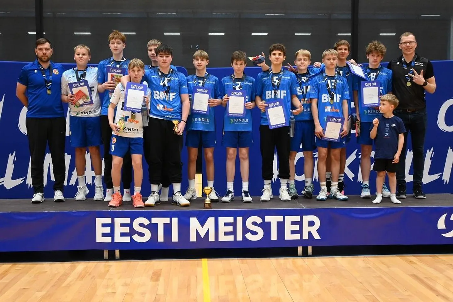 Rakvere Spordikooli U16 vanuseklassi volletiim tõusis meistrivõistlustel poodiumile.