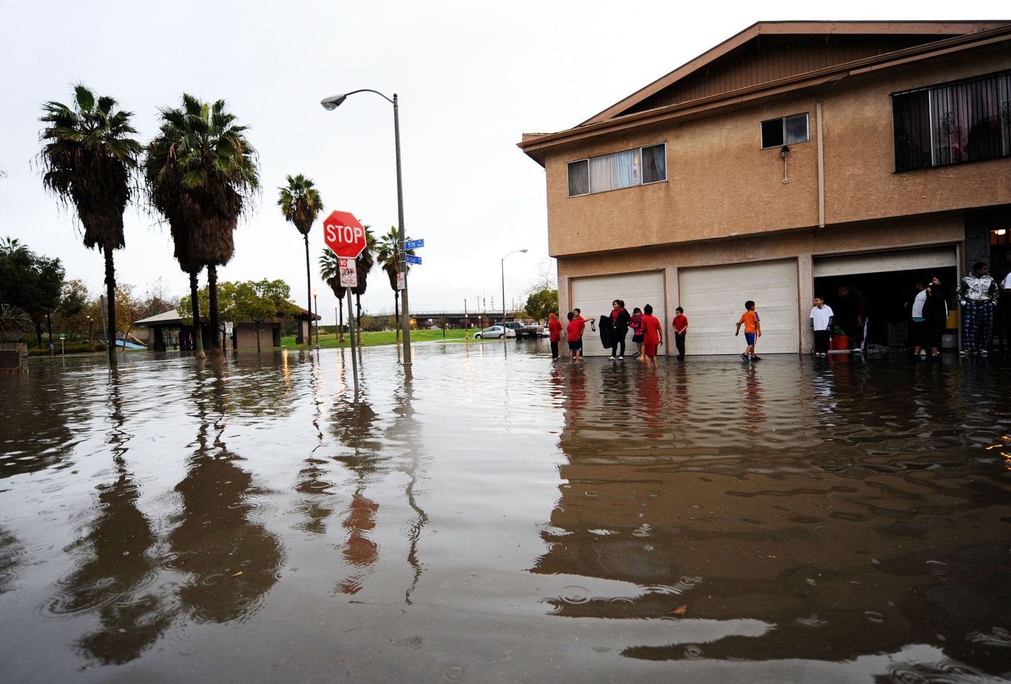 Los Angeleses evakueeriti tormi tõttu 800 majapidamist