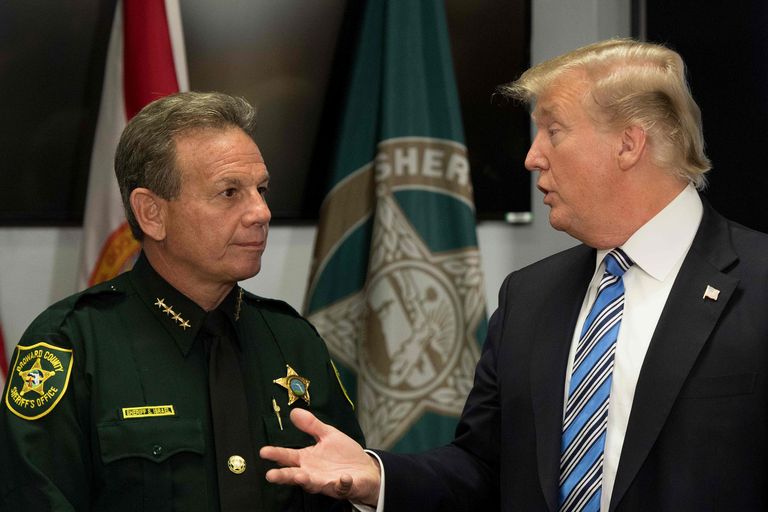 USA president Donald Trump ja Florida Browardi maakonna politseijuht Scott Israel