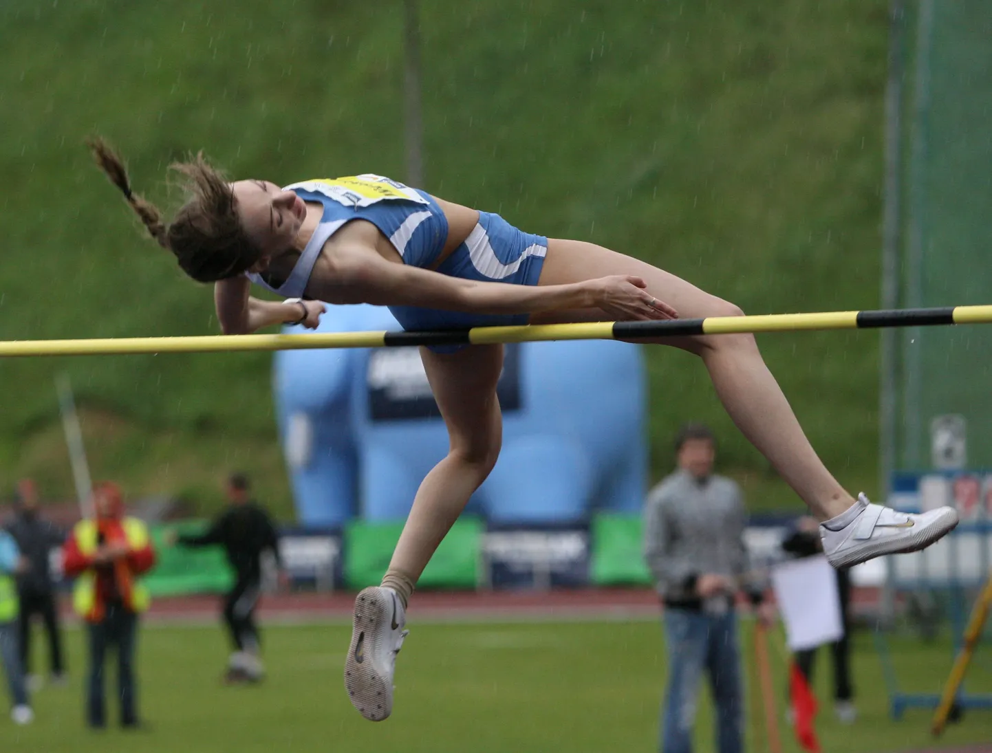Установив новый рекорд Эстонии, несмотря на температуру, Анна Ильющенко призналась, что случилось маленькое чудо! Хотя к прыжку на 1,95 она была готова и в Барселоне, но там не задалось… А в Раквере – и рекорд, и джекпот!