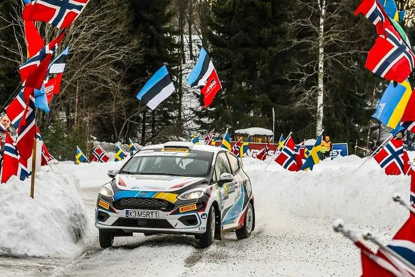 Roland Poom ja Ken Järveoja hooaja esimesel JWRC-klassi etapil Rootsi talverallil.