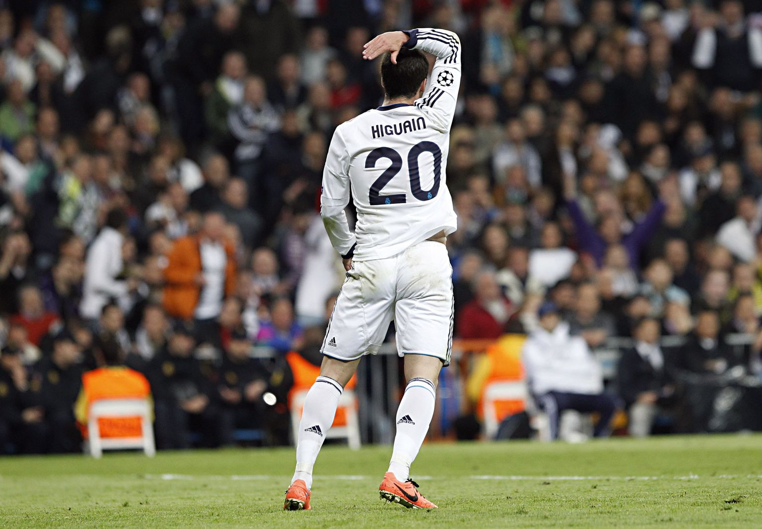 Gonzalo Higuain lahkub suvel Madridi Reali ridadest.