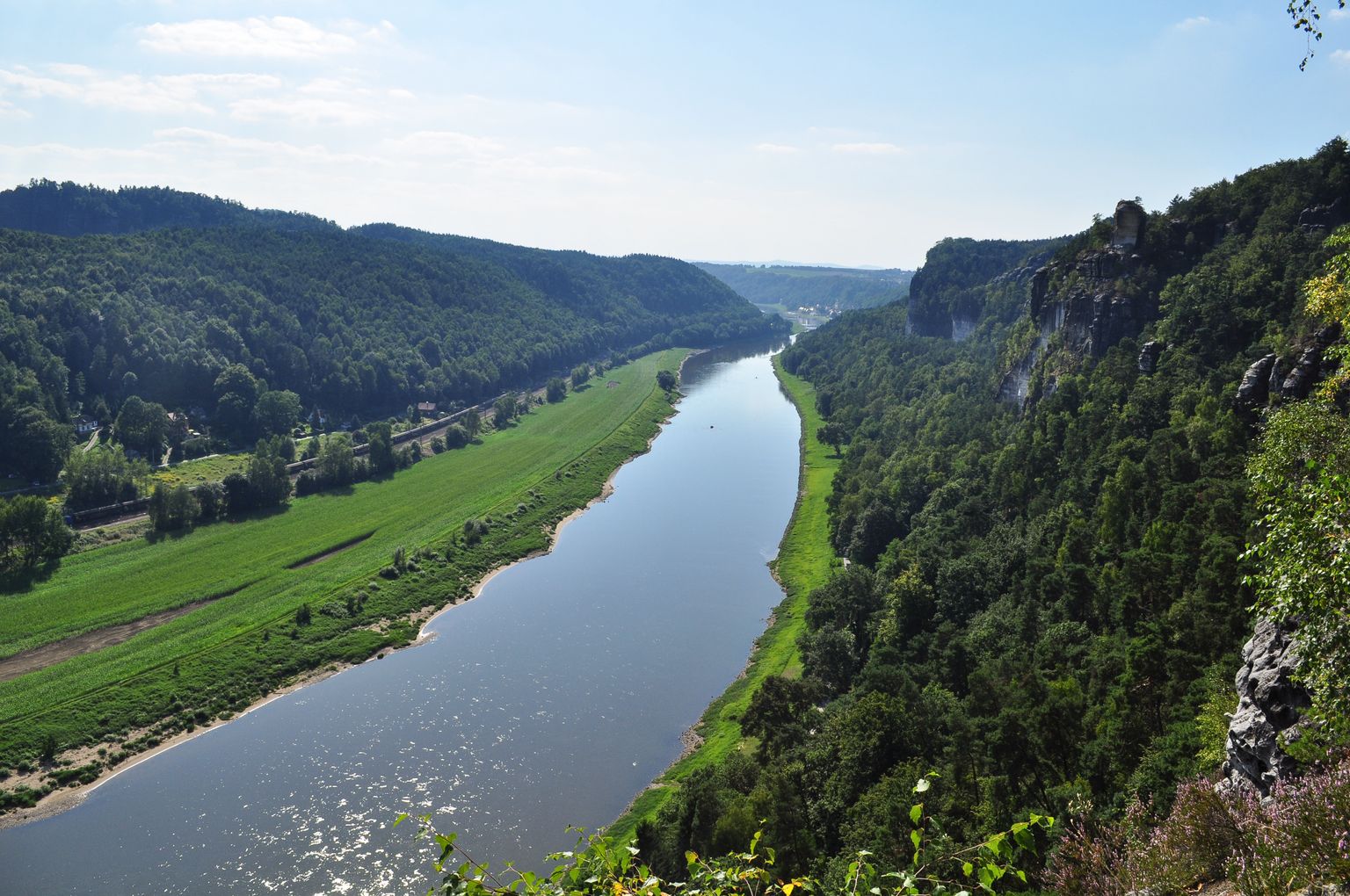 Elbe jõgi, mis voolab läbi Tšehhi ja Saksamaa ning suubub Põhjamerre