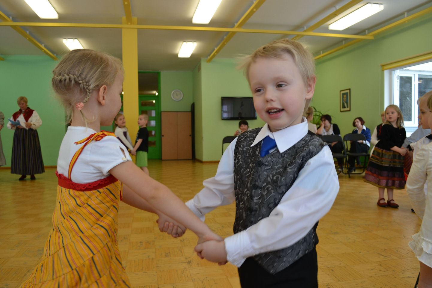 Lasteaed Trall tähistas Eesti iseseisvuspäeva.