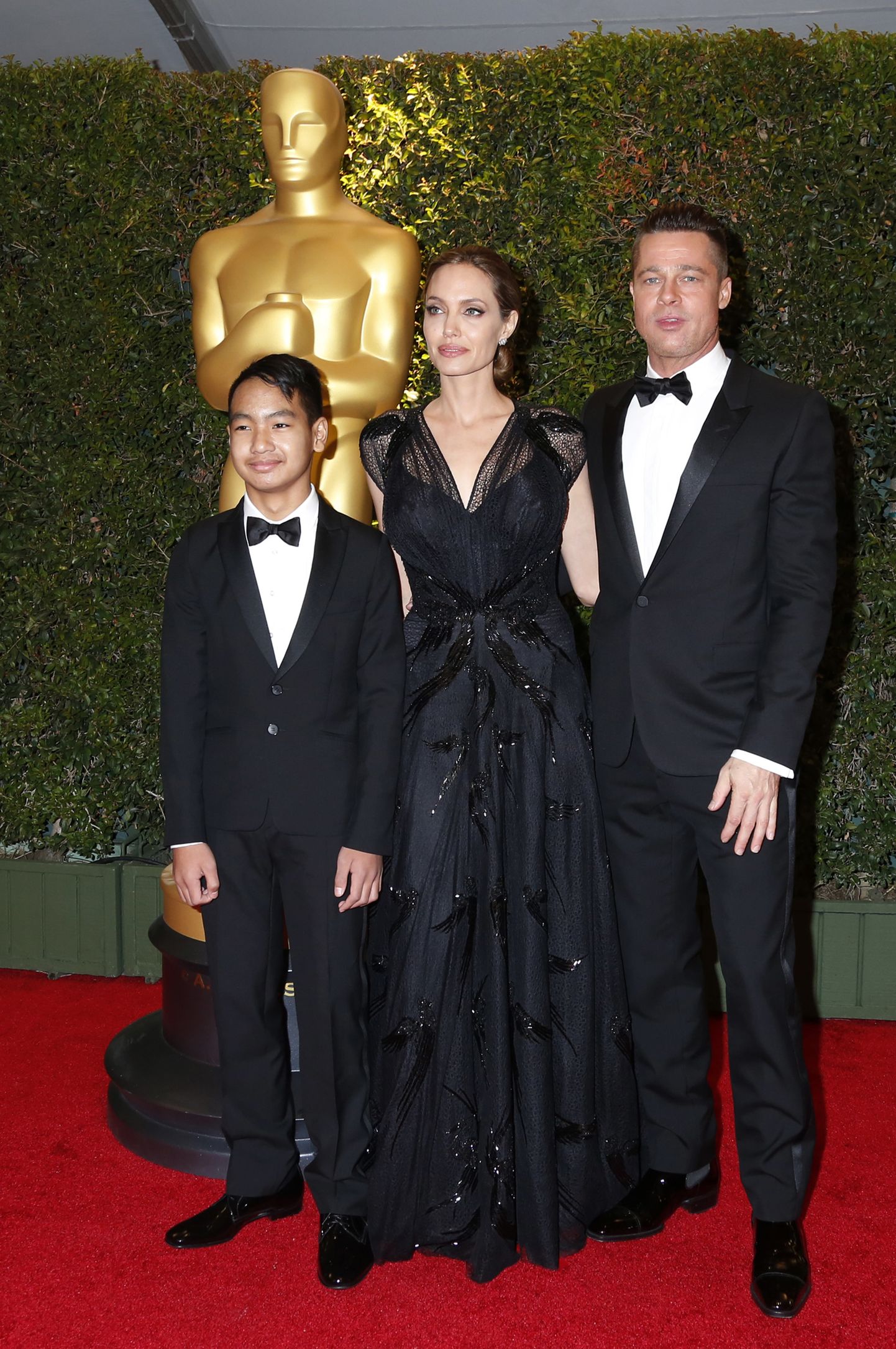 Maddox (vasakul), Angelina Jolie ja Brad Pitt
