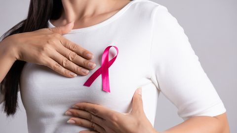 «У меня тоже не было симптомов»: жительница Эстонии, у которой диагностировали рак груди, призывает женщин обследоваться