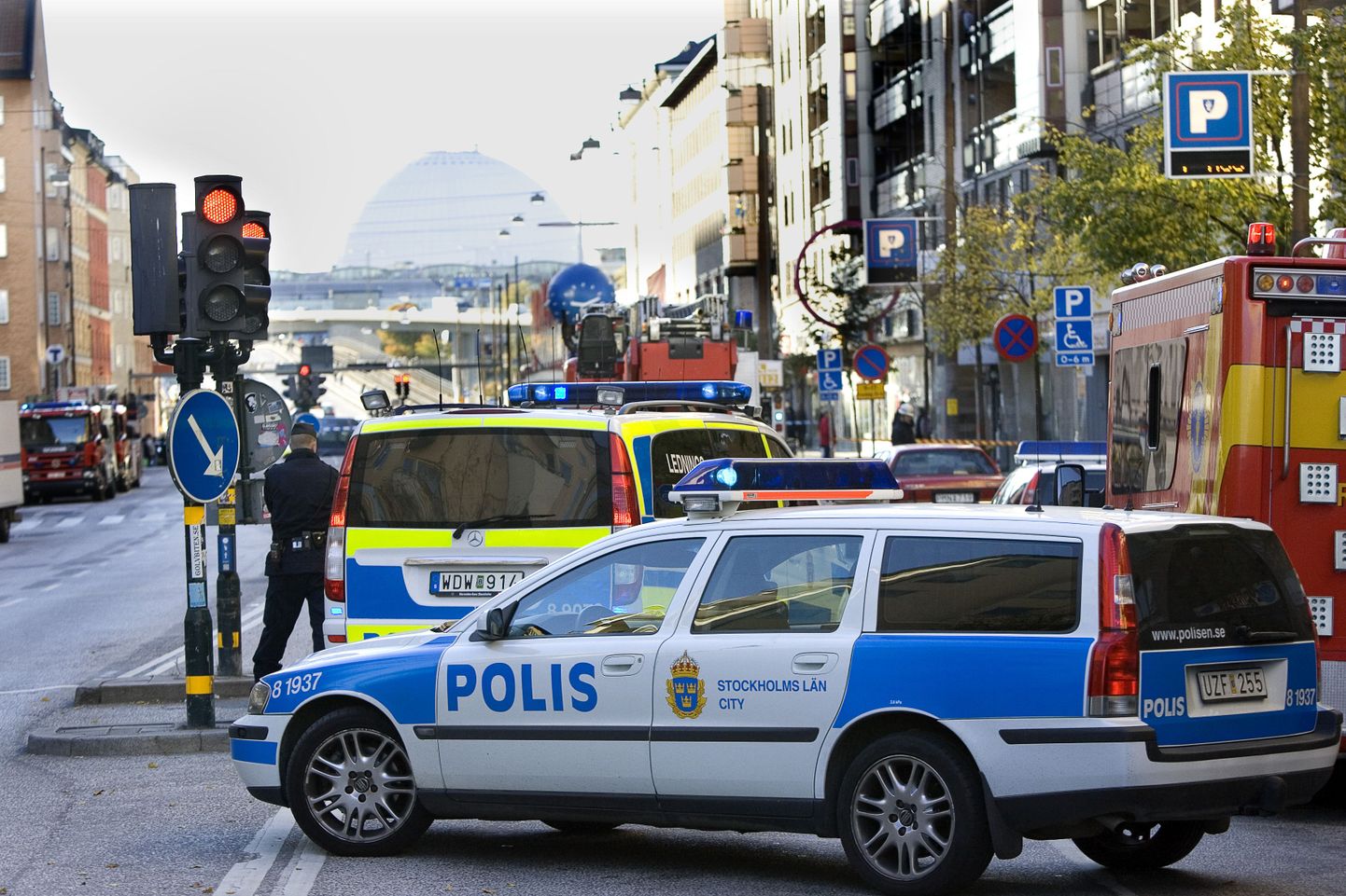 Rootsi politseiautod kuriteopaigal.