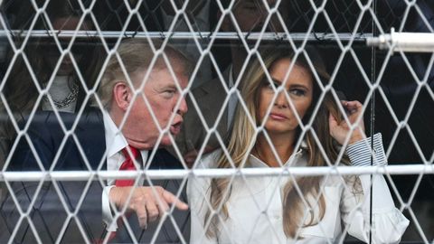 SKANDAAL LOOŽIS? ⟩ Trumpide mõnesekundiline sõnavahetus sütitas internetis metsiku huultelt-lugemise buumi