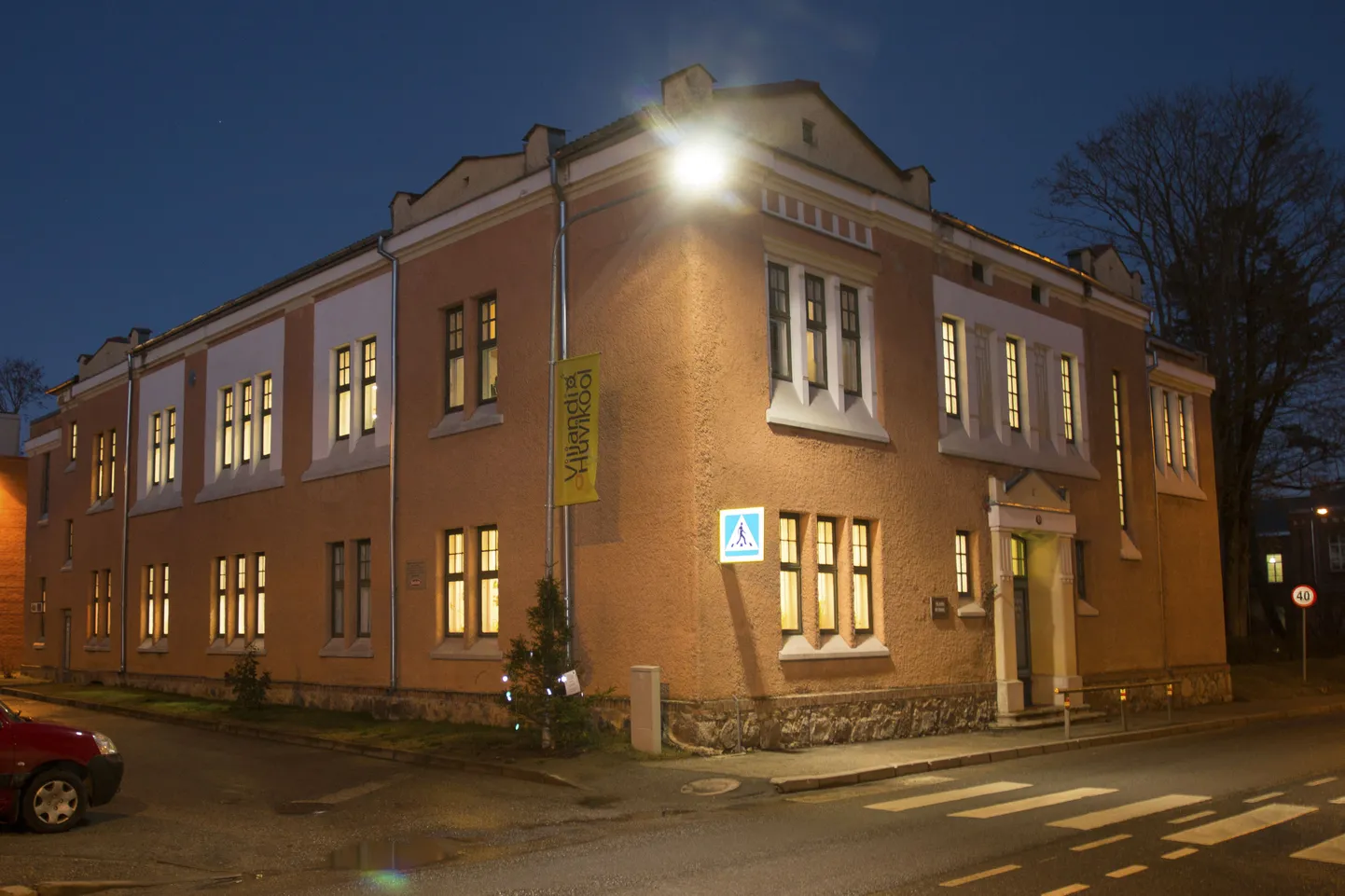 Isadepäevapidu täidab kogu huvikooli põnevate tegevustega.