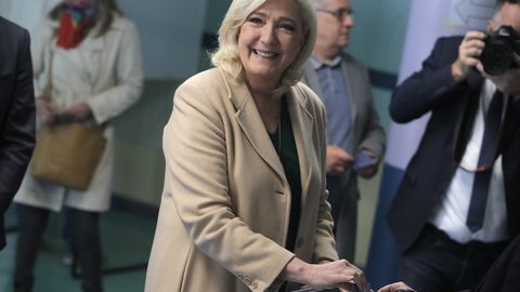 Le Pen kutsub andma eurovalimistel Macroni erakonnale hävitava hoobi