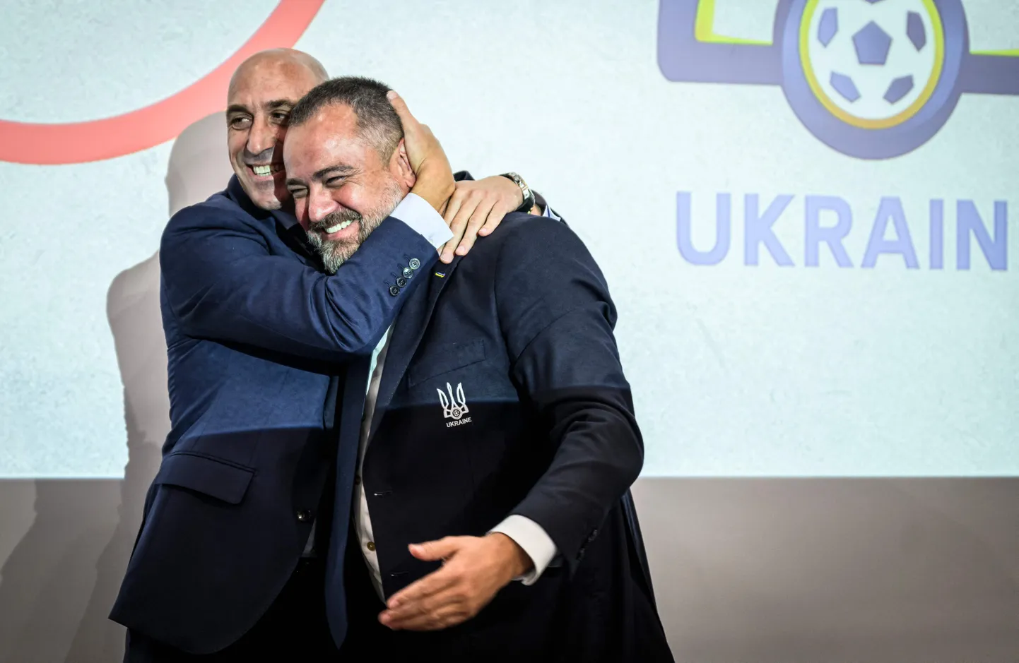 Ukraina jalgpalliliidu president Andri Pavelko (paremal) vastu on esitatud mitmeid kriminaalsüüdistusi ning tundub, et vastased on otsustanud ta võimult tõugata.