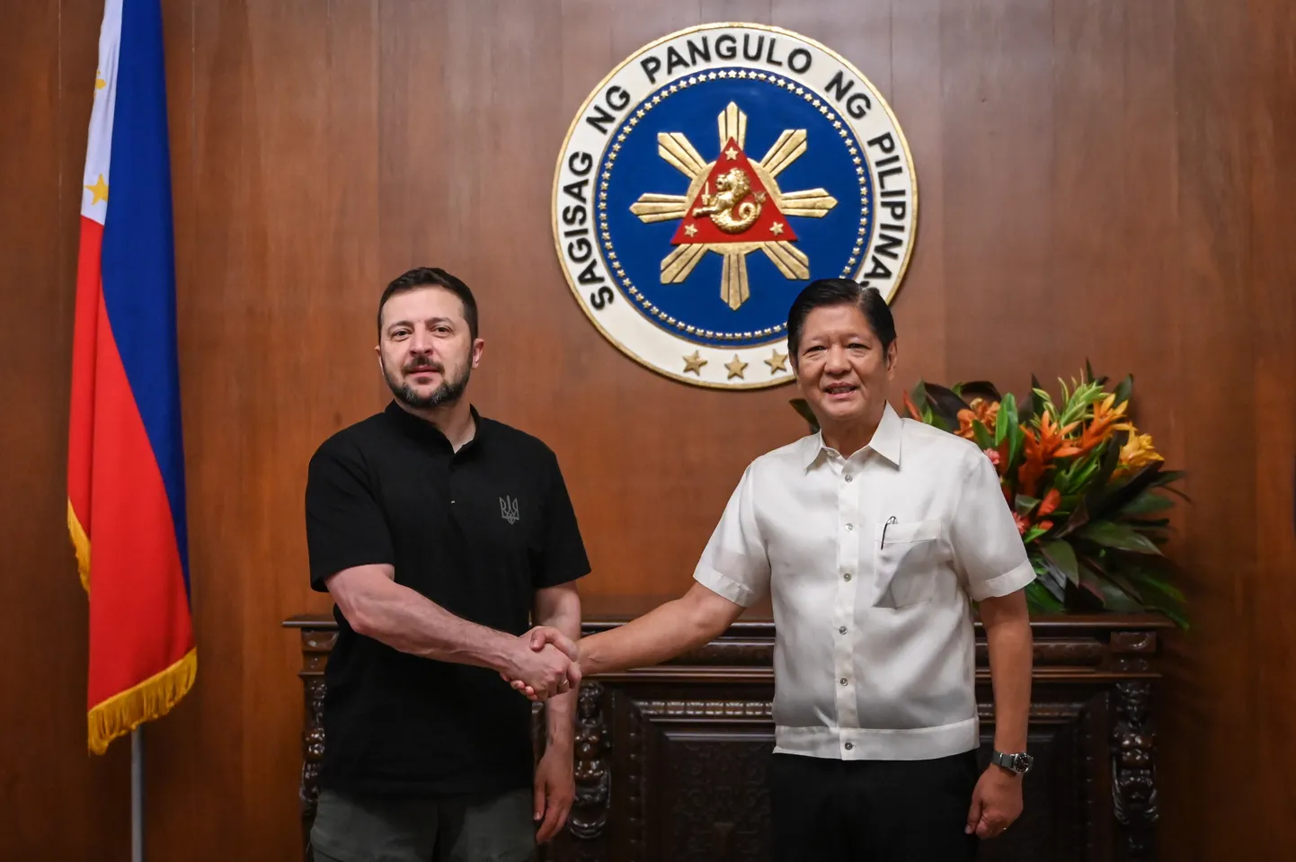 Ukraina president Volodõmõr Zelenskõi ja Filipiinide president Ferdinand Marcos Jr. Manilas.