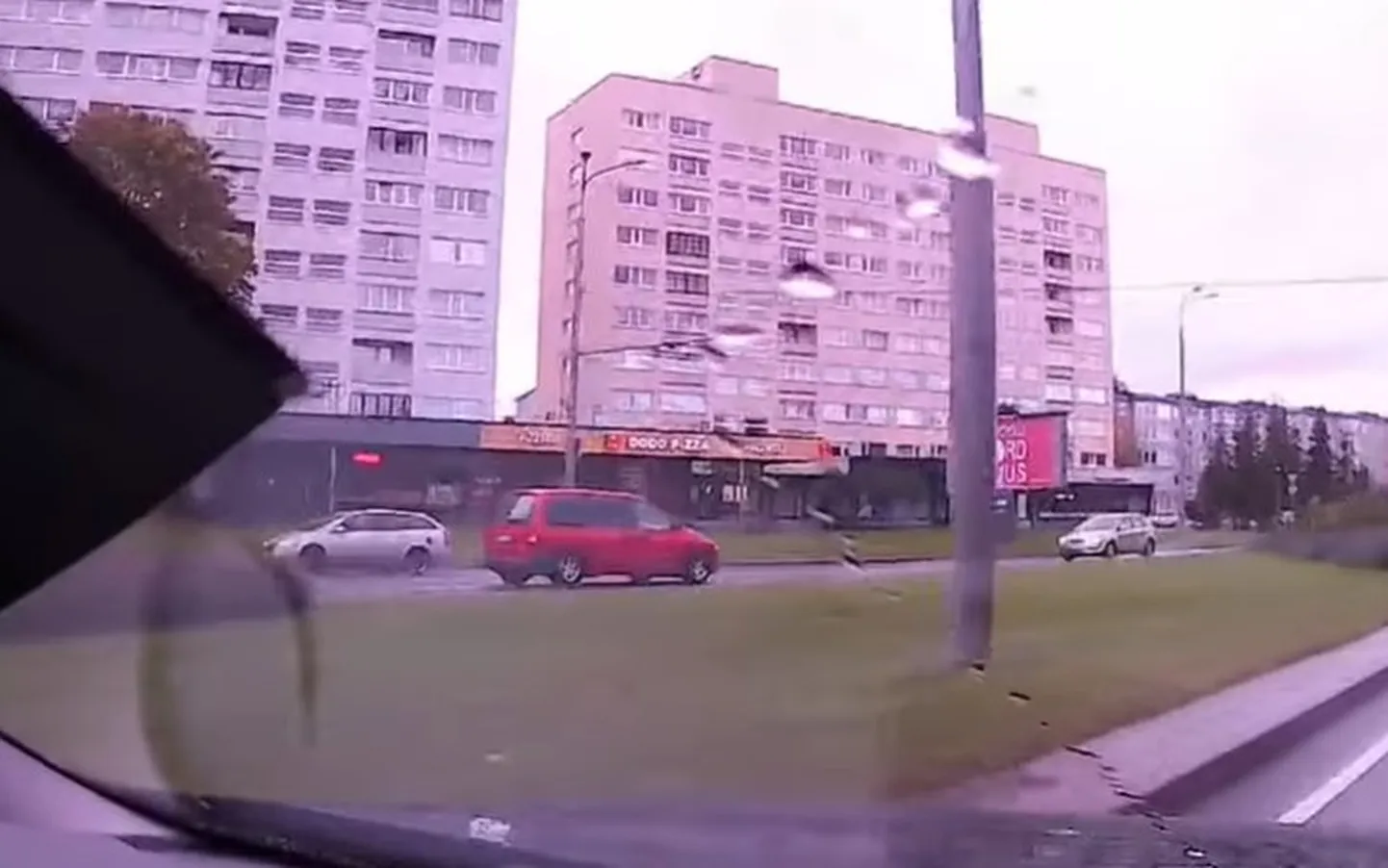 Auto sõitis pikalt vastassuunas.