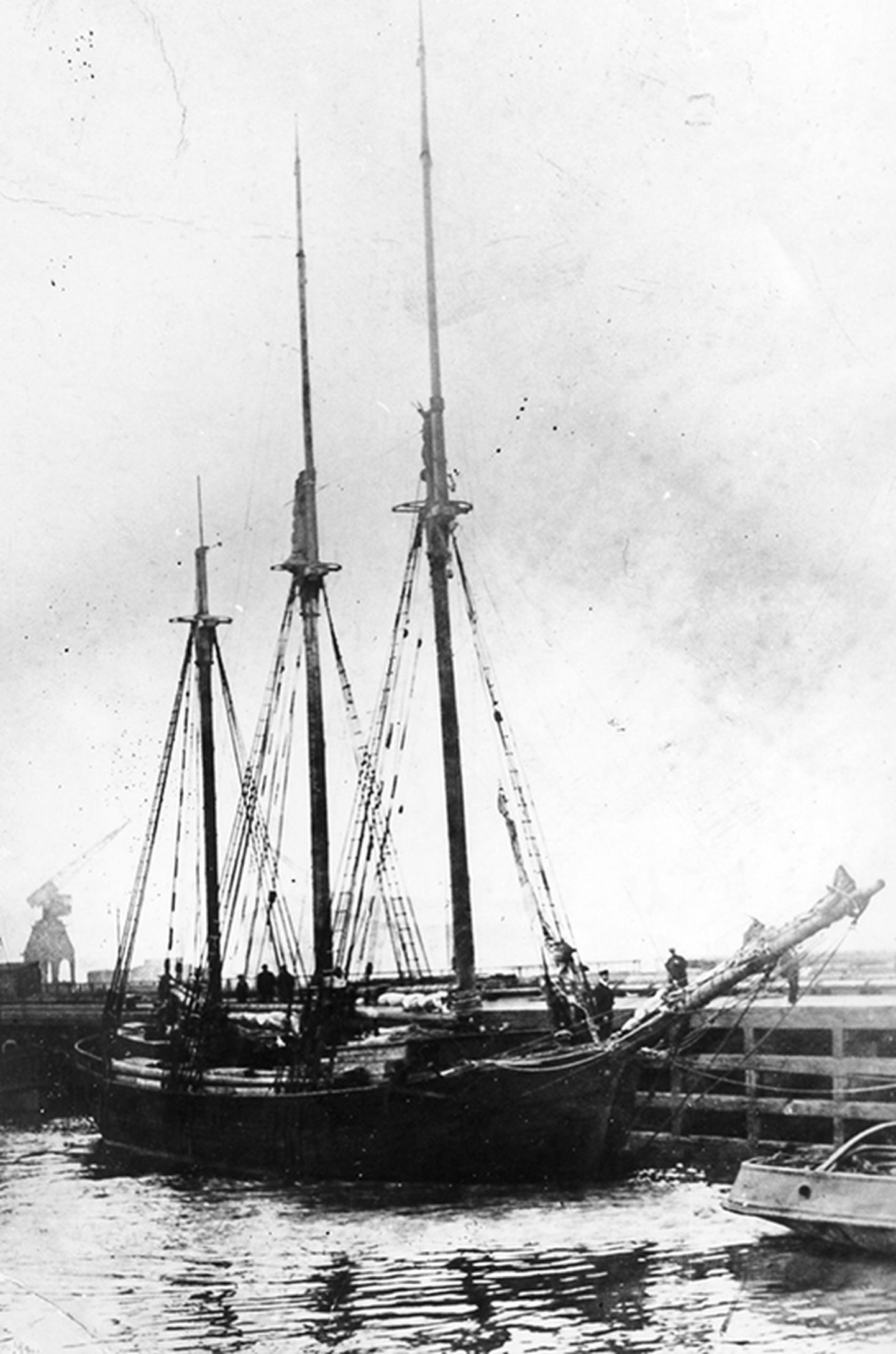 KOLMEMASTILINE KAHVELKUUNAR: Saarlaste ehitatud ja Kolumbuseks ristitud laev 1923. aastal. Foto: internet
