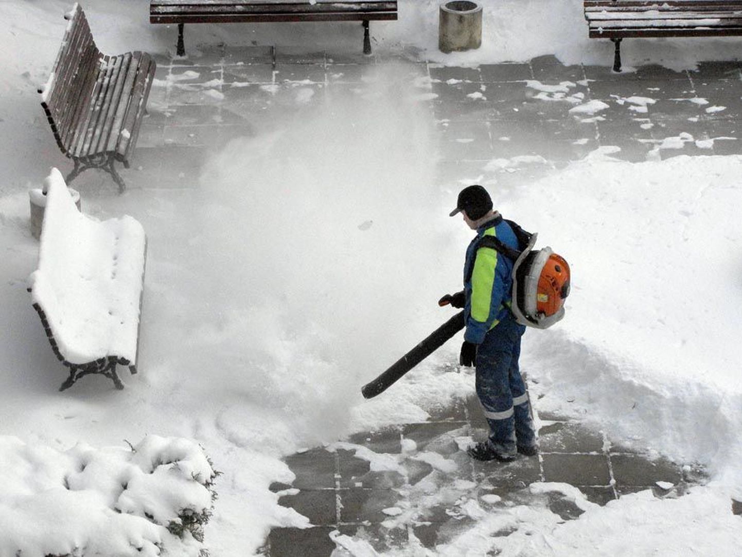 Kui viimased paarkümmend aastat on Viljandi kesklinna lumest puhastanud inimesed olnud mõne heakorrafirma töötajad, pole välistatud, et järgmisel aastal võivad nad olla linnavalitsuse palgal.