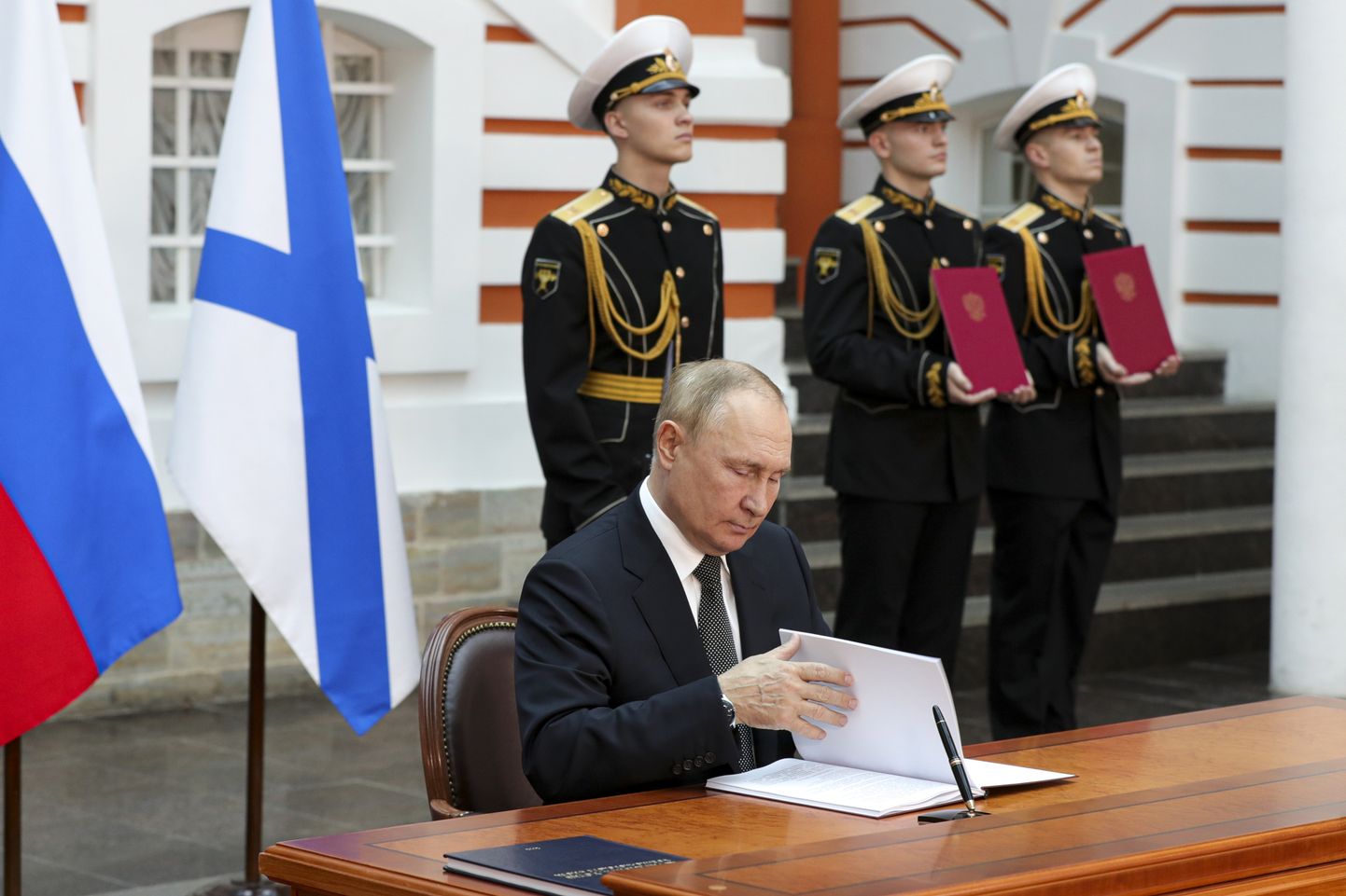 Президент РФ Путин подписывает указы, Санкт-Петербург, Россия, 31 июля 2022 года.