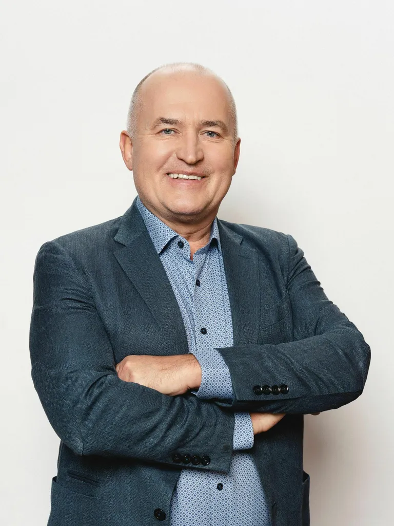 Tarmo Tamm, Eesti 200: See on üks suuremaid probleeme Eesti ja ELi suhtluses, et ei ametnikud ega poliitikud ei saa aru, milleks nad on valitud või mille eest saavad palka. Eestit esindavad inimesed on kohustatud seisma Euroopas Eesti riigi ja inimeste huvide eest. Eesti ei pea olema kõikides asjades kõige tublim, eriti oma majandushuvide ahistamises. Kindlasti peab töötama selle nimel, et ülemääraseid piiranguid leevendada.