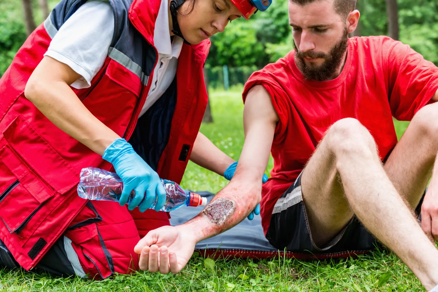Haava loputamine jaheda veega vähendab nahakahjustuse süvenemist ja valu