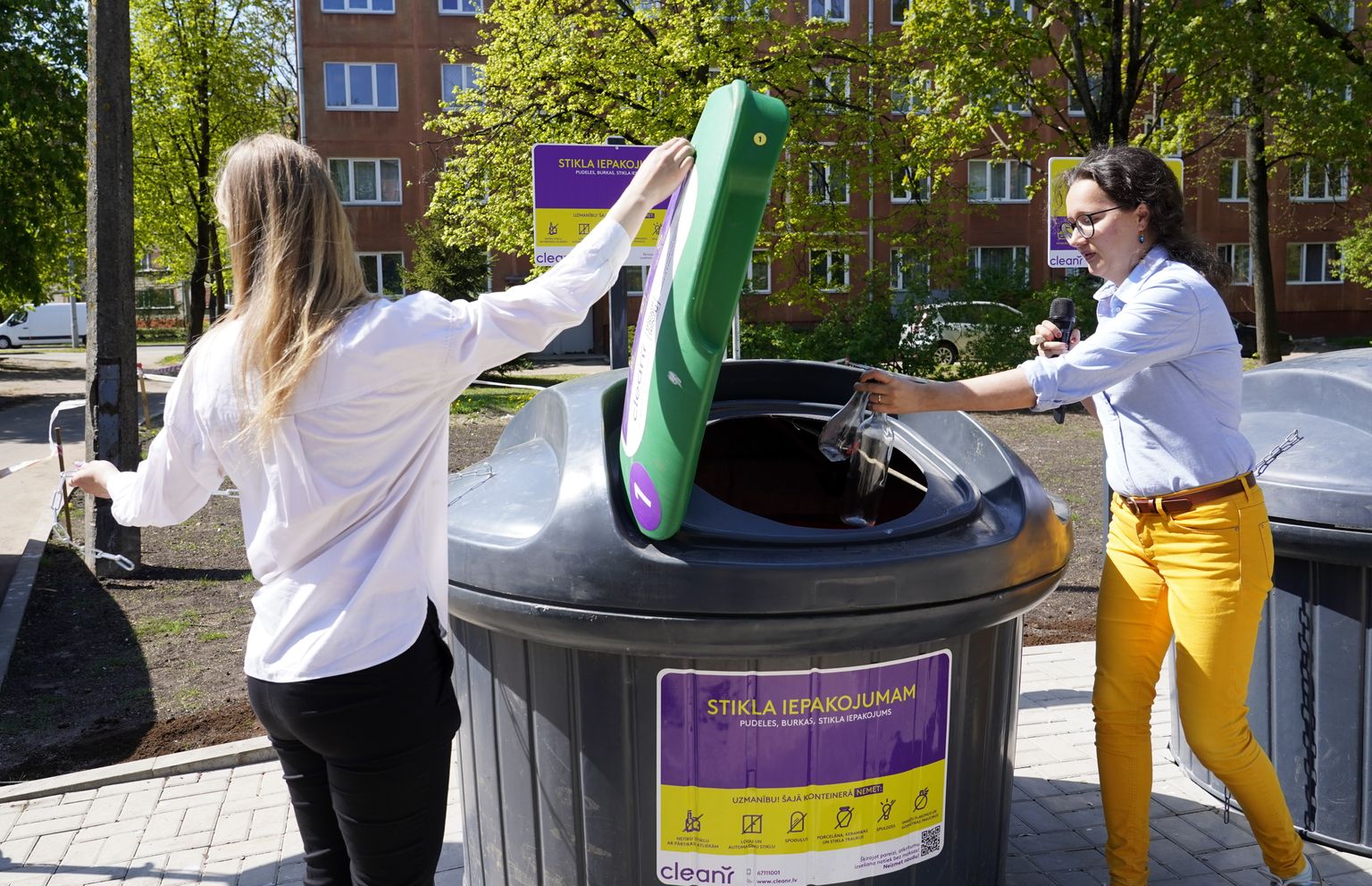 В Риге открыты первые подземные контейнеры для отходов