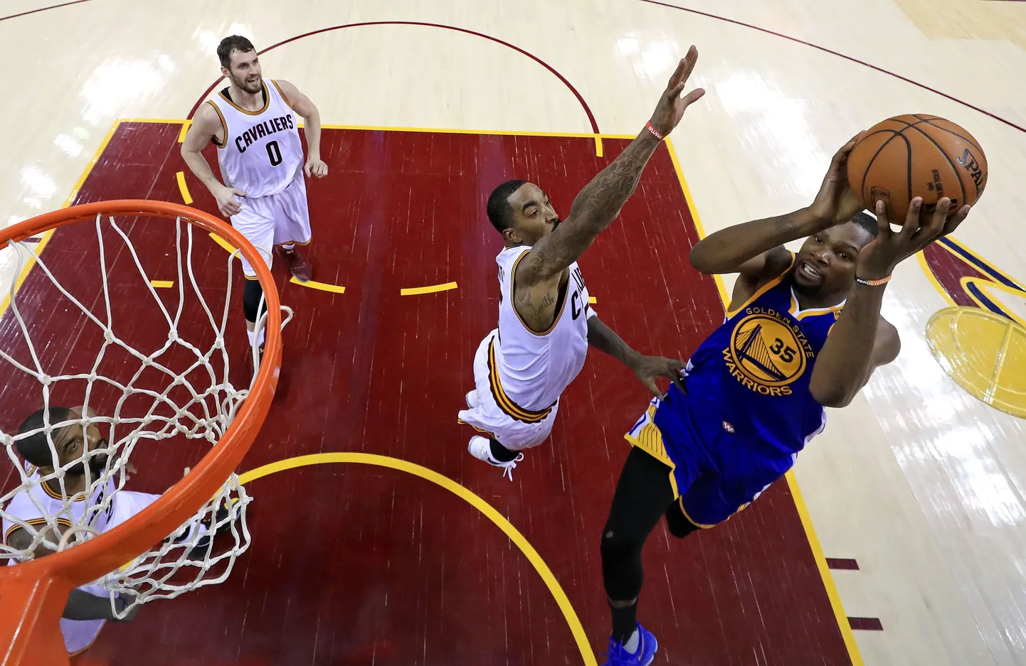 Cavaliersi mehed vaatavad nõutult, kuidas Kevin Durant nende mängu rapib.