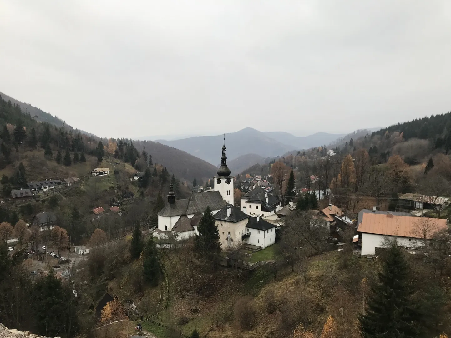 Valdavalt katoliiklikus Slovakkias leidub ohtralt kirikuid ja nende torne.