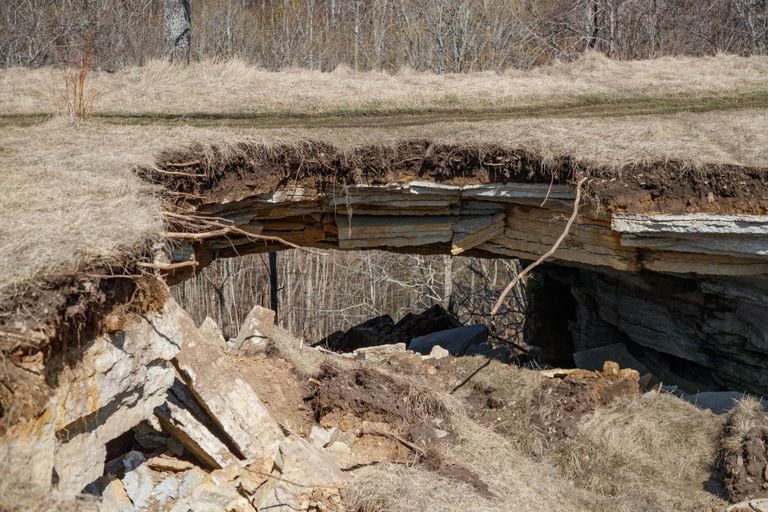 A state-protected Russian naval base tunnel collapsed in Astangu.