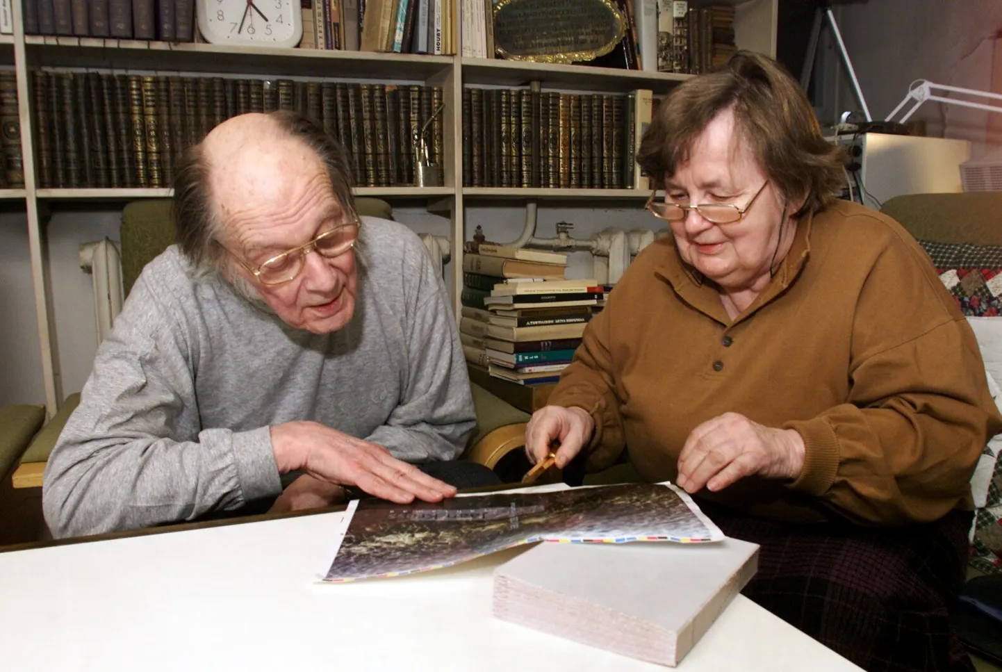 Jaan Kross ja Ellen Niit kodus 2001. aastal.