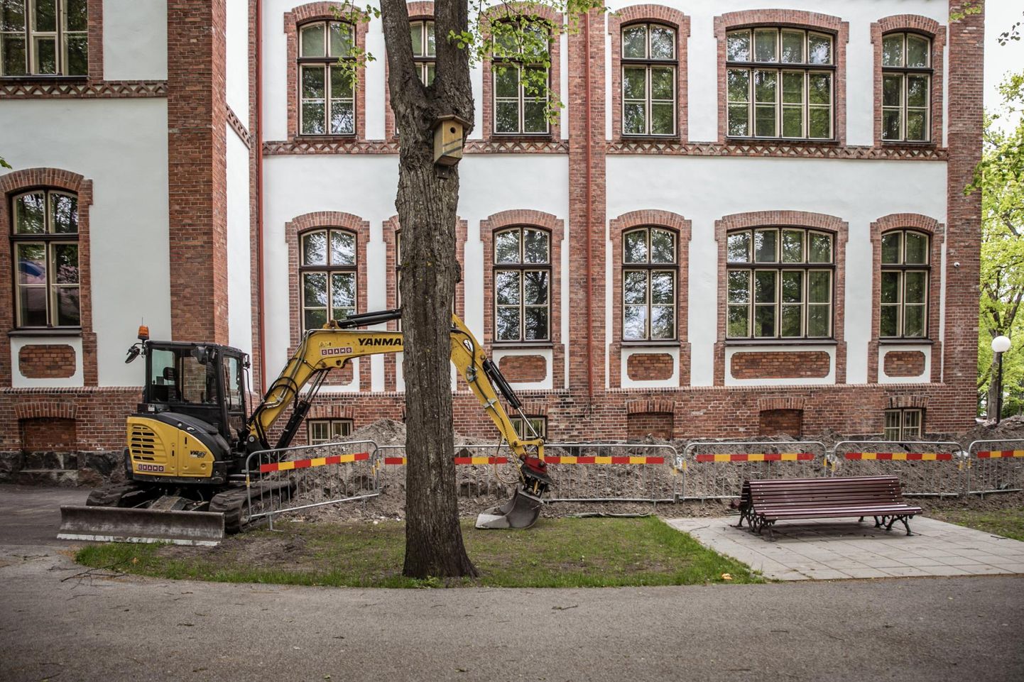 Pärnu Vanalinna põhikoolis tehakse garantiitöid.