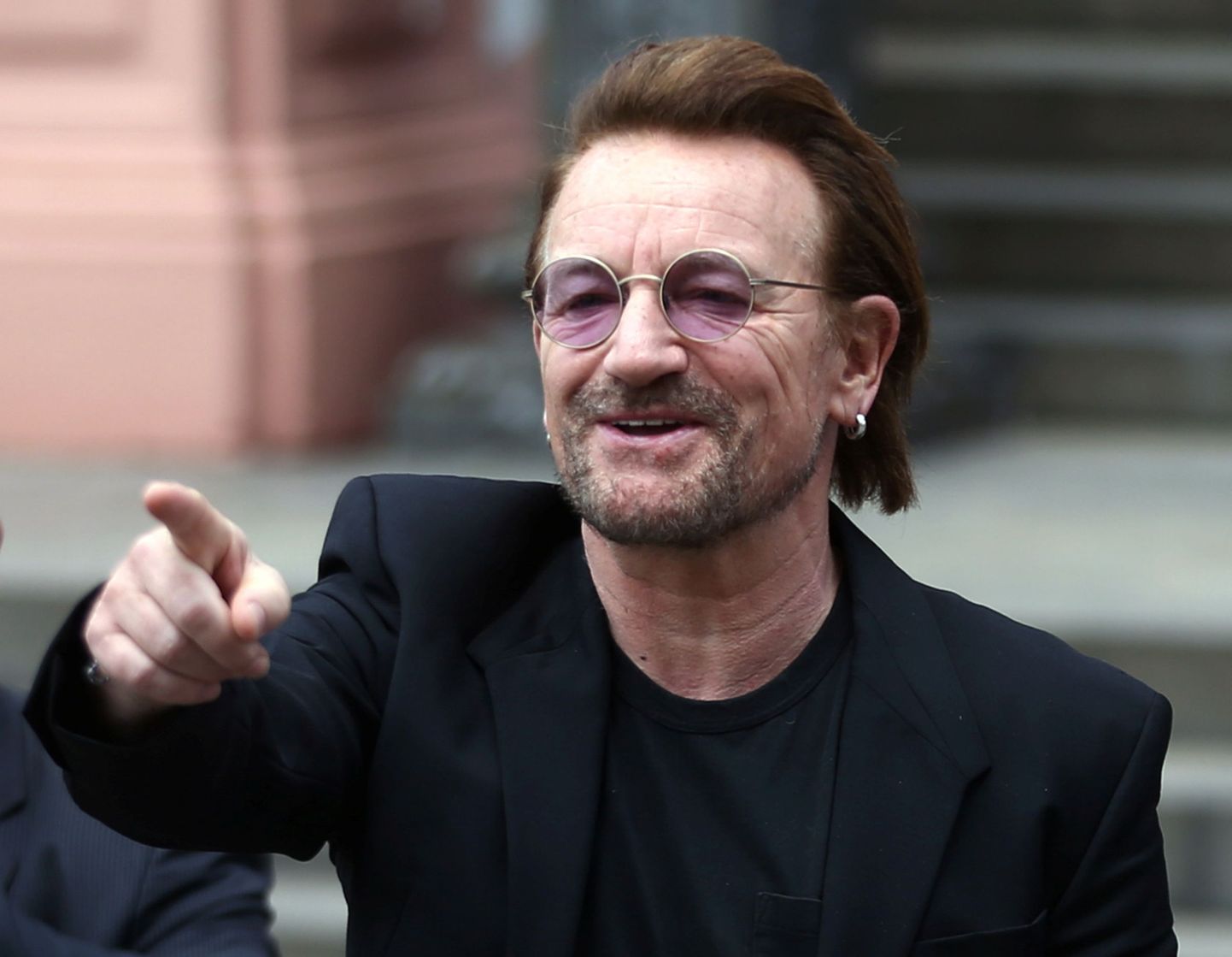 Bono.