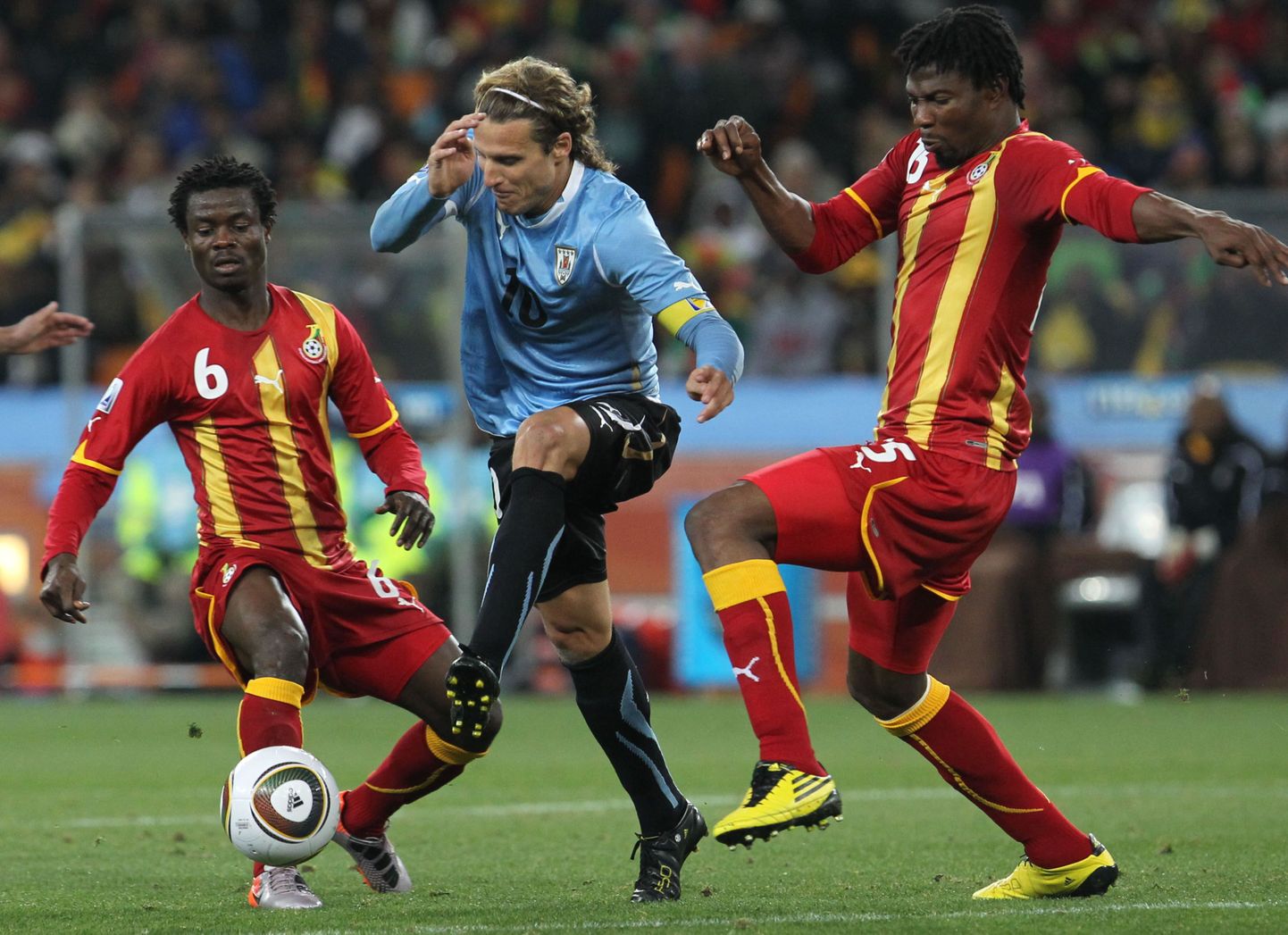 Viimase kahe MMi jooksul on Aasia ja Aafrika meeskondadest kaheksa parema hulka jõudnud vaid Ghana, kes kaotas seal 2010. aastal dramaatiliselt Uruguayle.