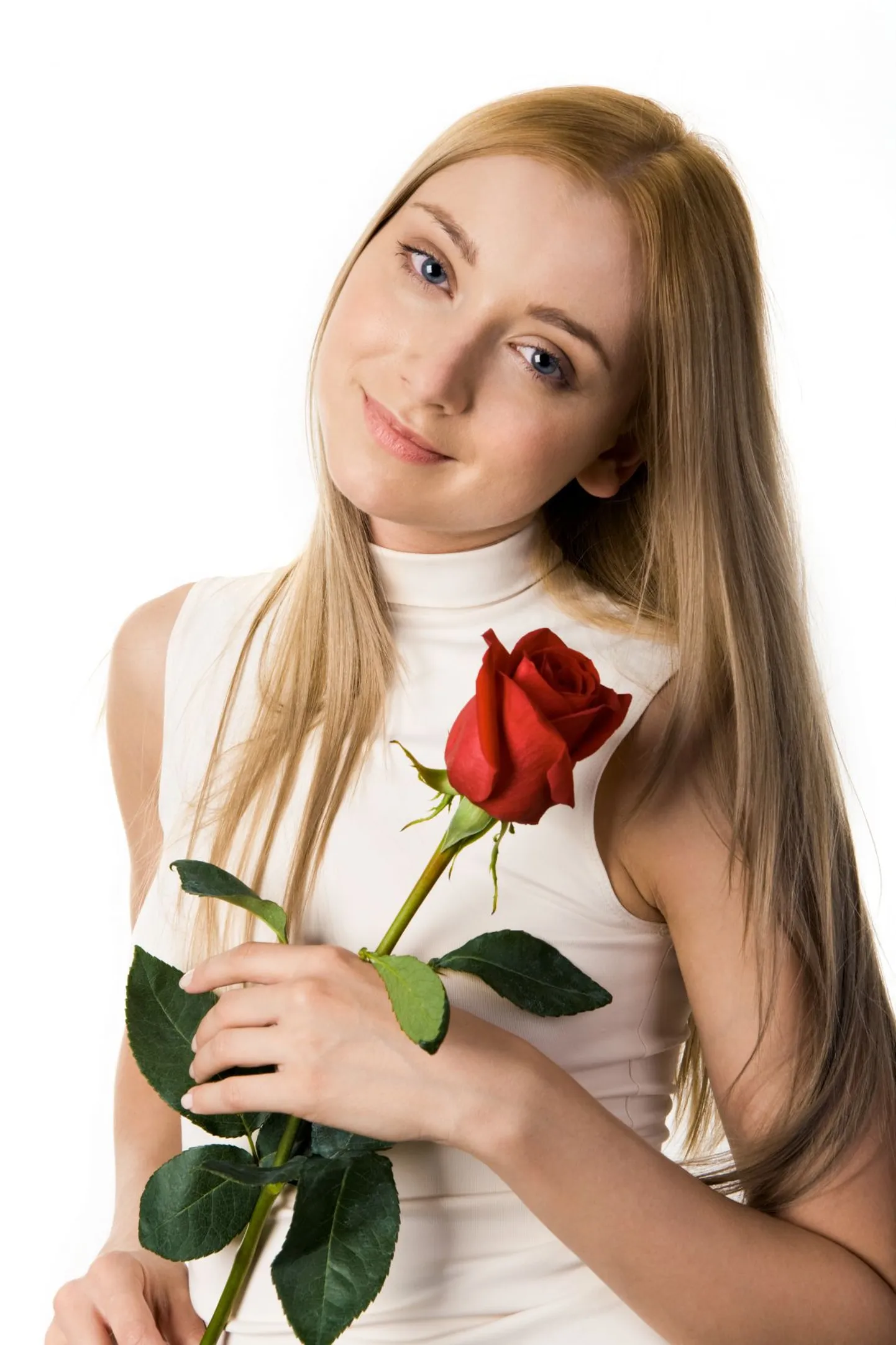 Девушка с розой. Фото иллюстративное