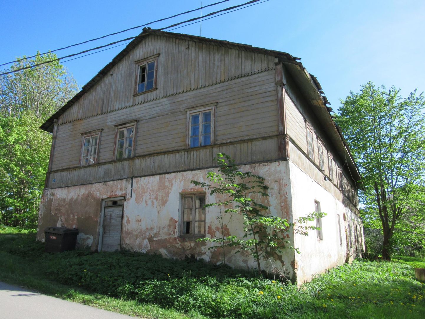 Voltveti mõisa moonakatele 1903. aastal ehitatud korter­maja on Saarde valla bilansis.